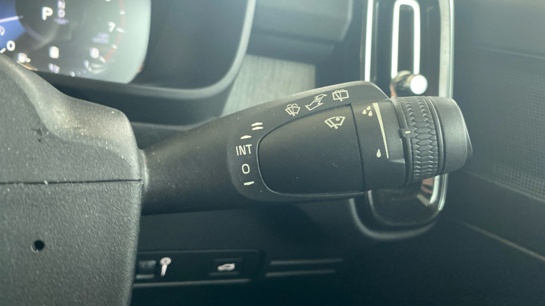 Volvo Xc40 2.0 B4P Inscription 5dr Auto Petrol Estate